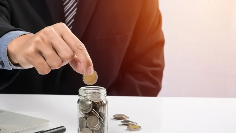 401(k) retirement savings concept showing steady investment growth over time