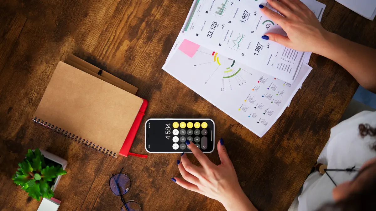 Credit score ranges scale showing poor, fair, good, and excellent credit scores up to 800 plus